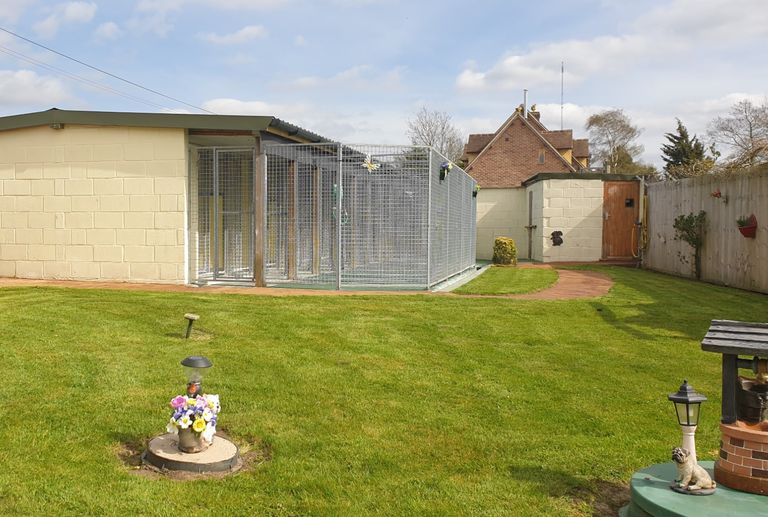 Acorn house kennels discount
